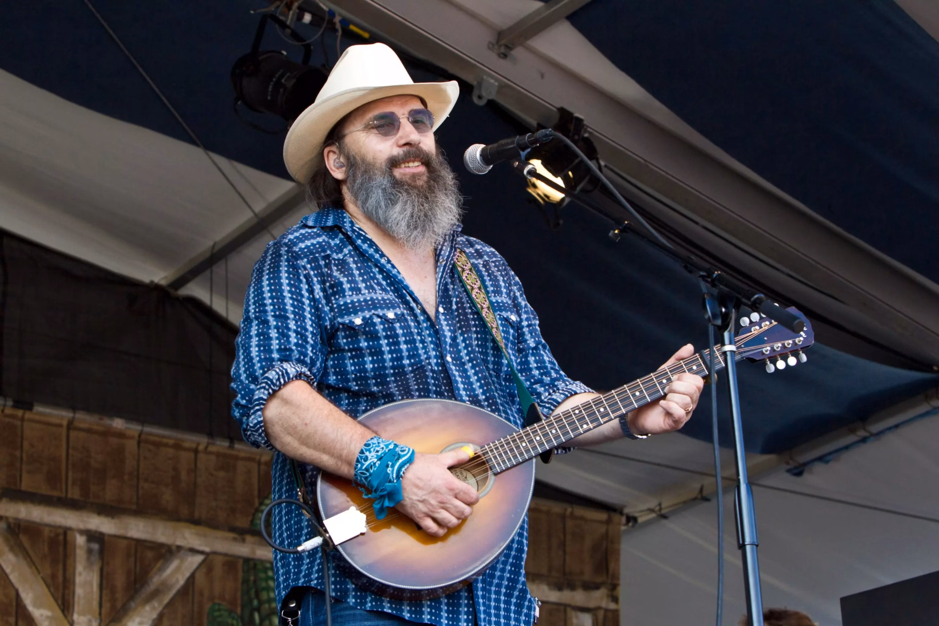 Steve Earle Talks Woody Guthrie And The Art of Songwriting