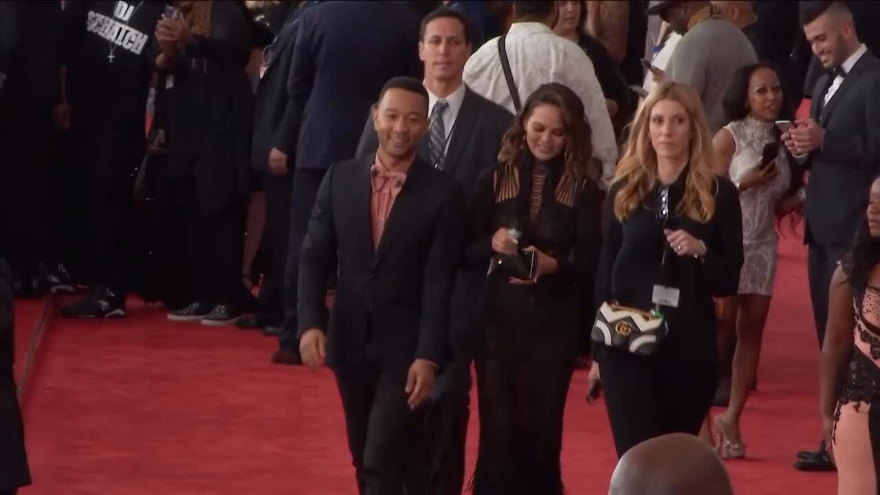 John Legend, Chrissy Teigen walk 2017 GRAMMY red carpet