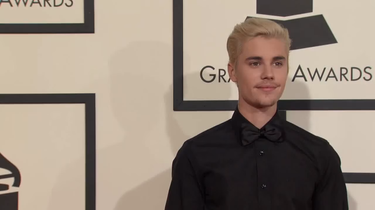 Justin Bieber: 58th GRAMMY Fashion Cam