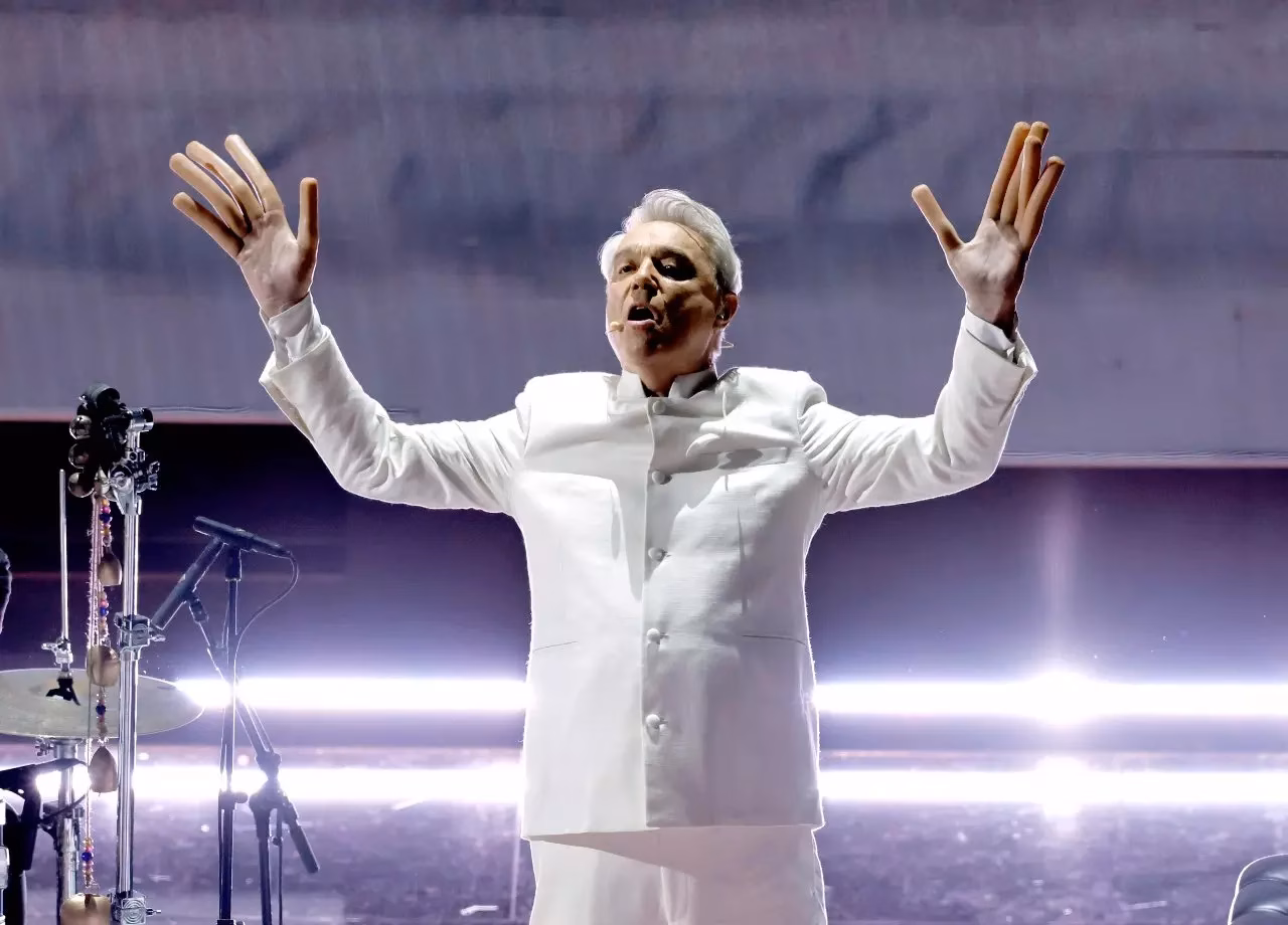 David Byrne, Stephanie Hsu, Son Lux Transform 2023 Oscars Stage For Mind-Bending ‘This Is a Life’ Performance