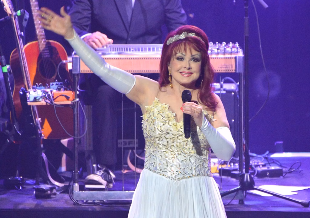 Naomi Judd Obit Hero