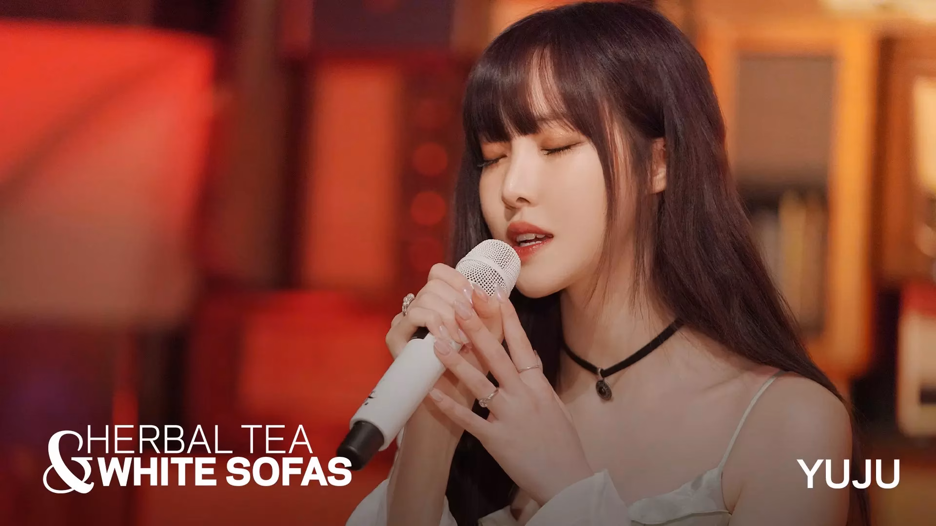 Watch Yuju Reveal The Cozy Items That Keep Her Calm On Tour | Herbal Tea & White Sofas