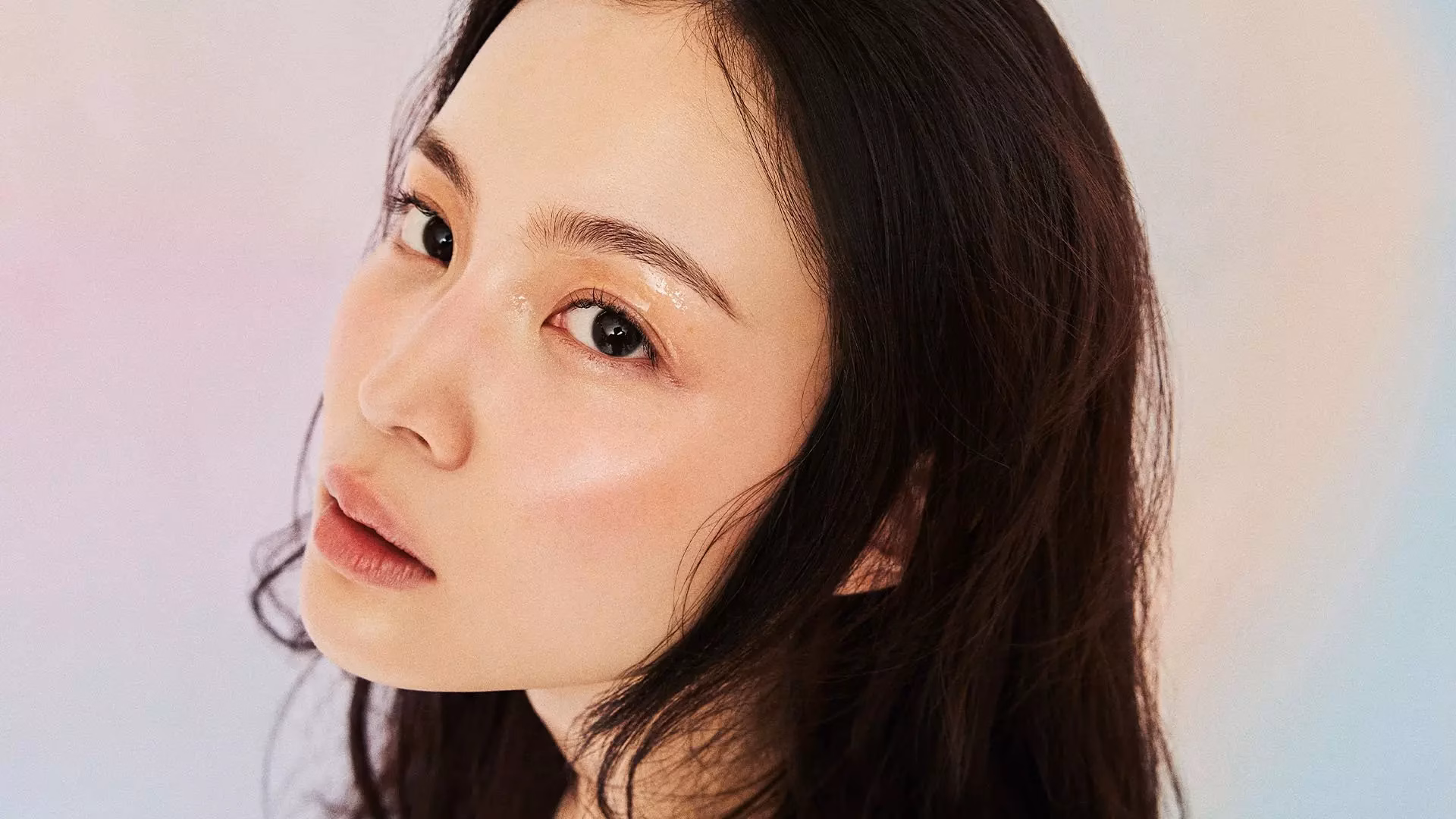 Herbal Tea & White Sofas: Why South Korean Singer LeeHi Takes Tea, Not Coffee