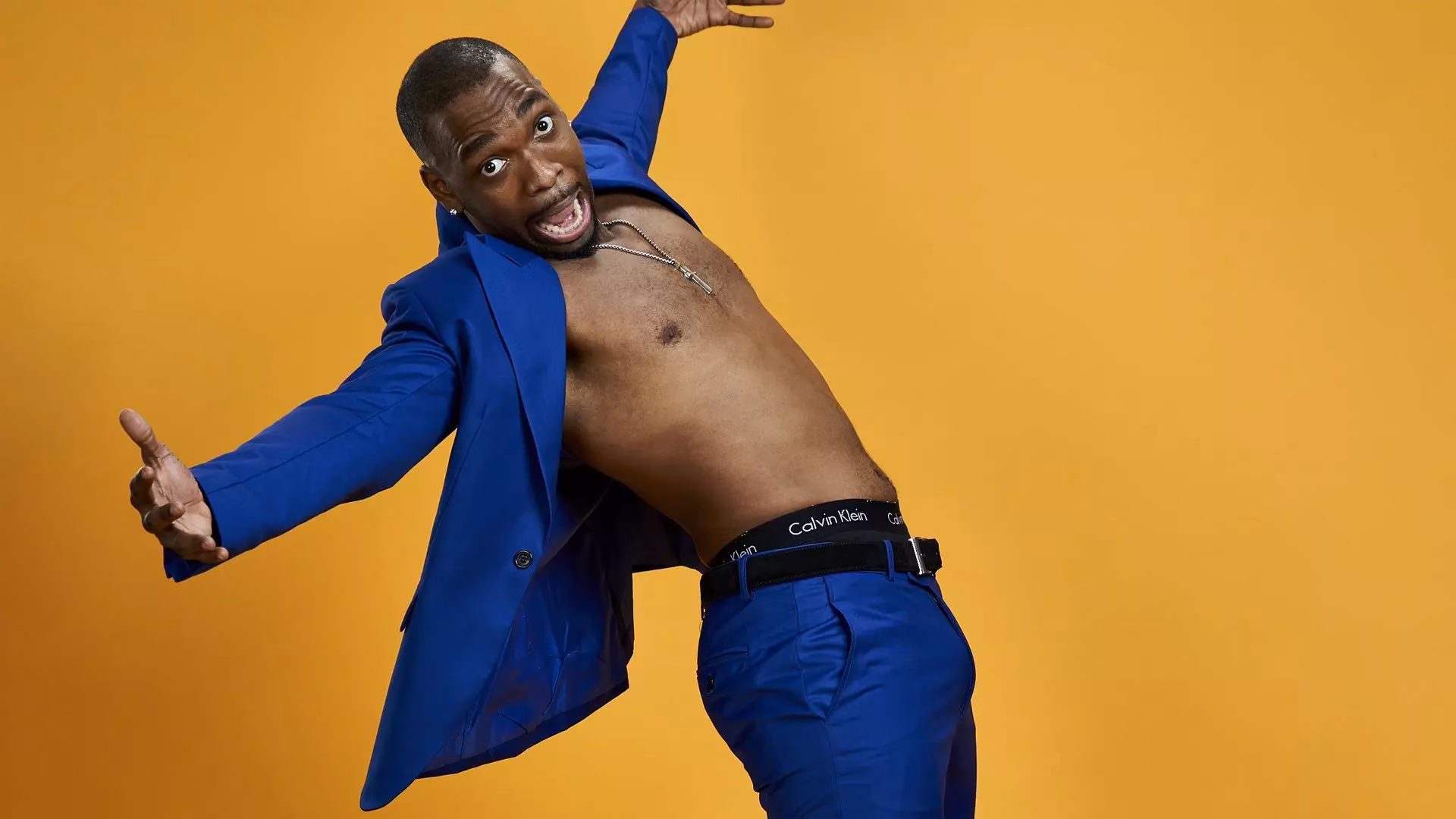 Herbal Tea & White Sofas: Jay Pharoah Maintains A Healthy Lifestyle On Tour With These Essential Foods