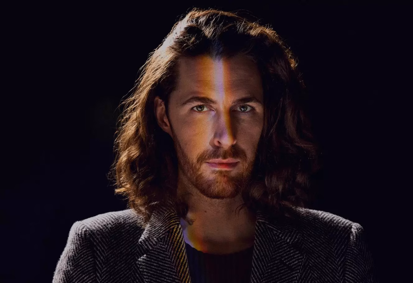 Inside Hozier’s ‘Unreal Unearth’: How The Singer Flipped Dante’s ‘Inferno’ & The Irish Language Into His Latest Album