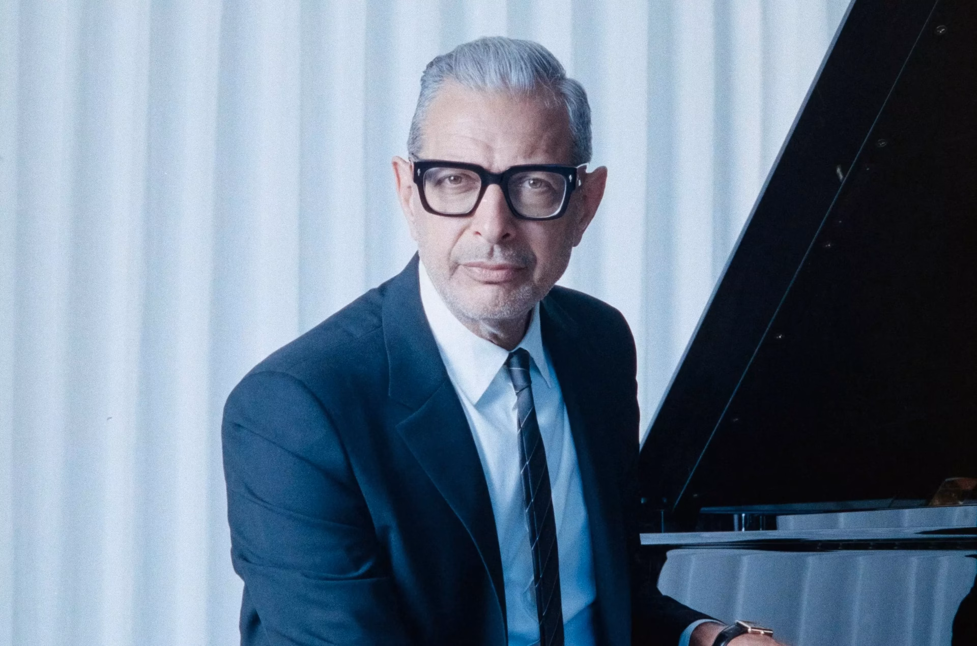 Jeff Goldblum’s Musical Influences: How Frank Sinatra, “Moon River” & More Jazz Greats Inspired The Actor-Turned-Musician