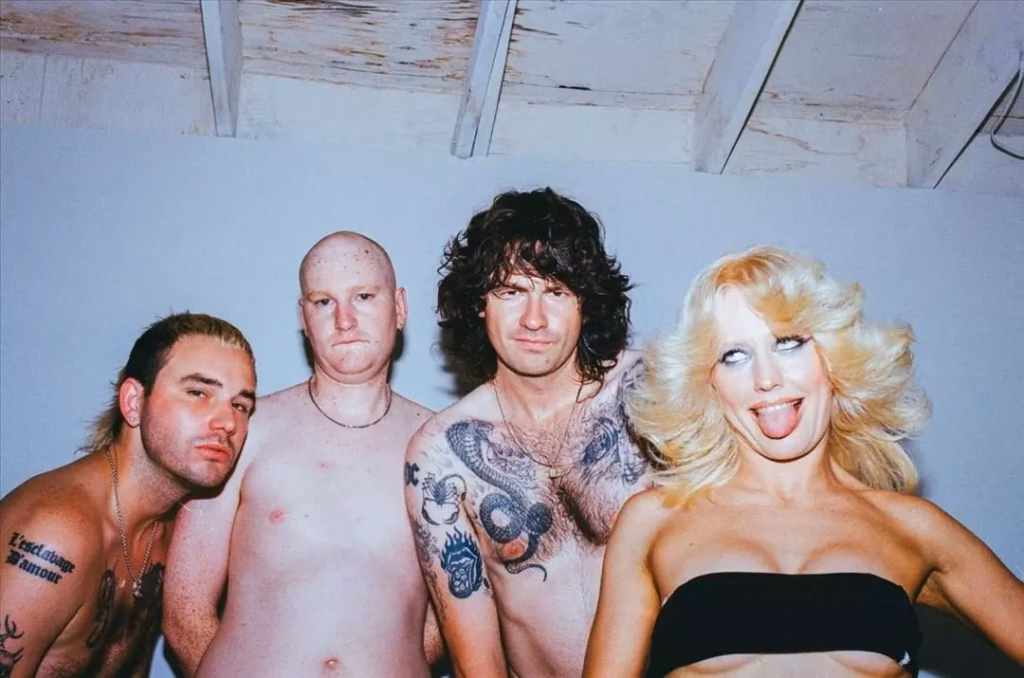 Amyl and The Sniffers