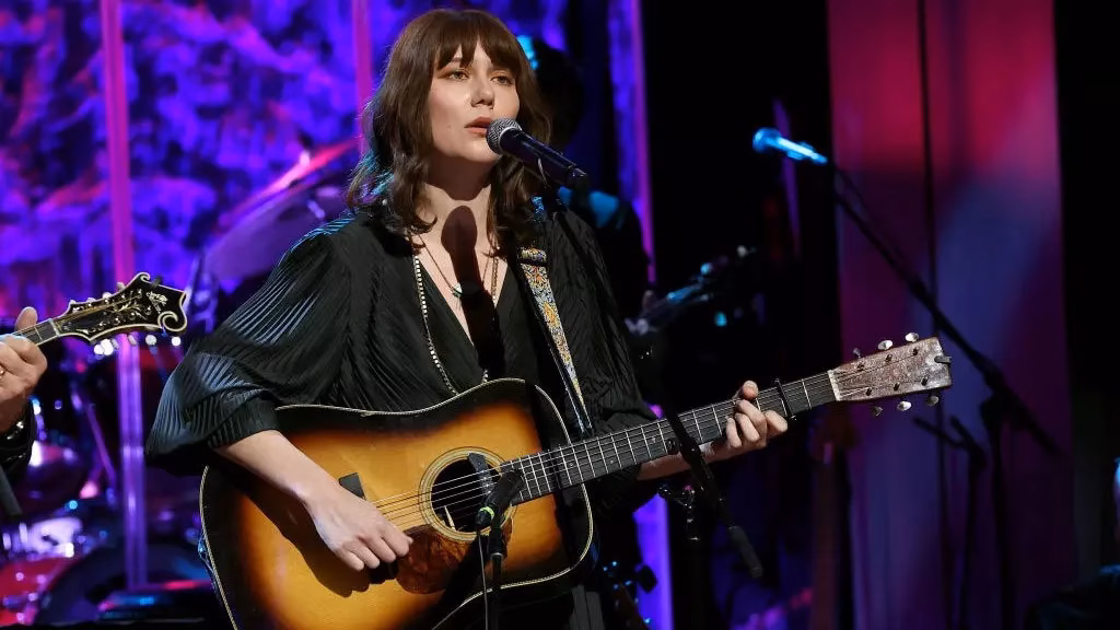 How Bluegrass Trailblazer Molly Tuttle Embraced Her Quirks & Vulnerabilities On The Highly Collaborative ‘Crooked Tree’