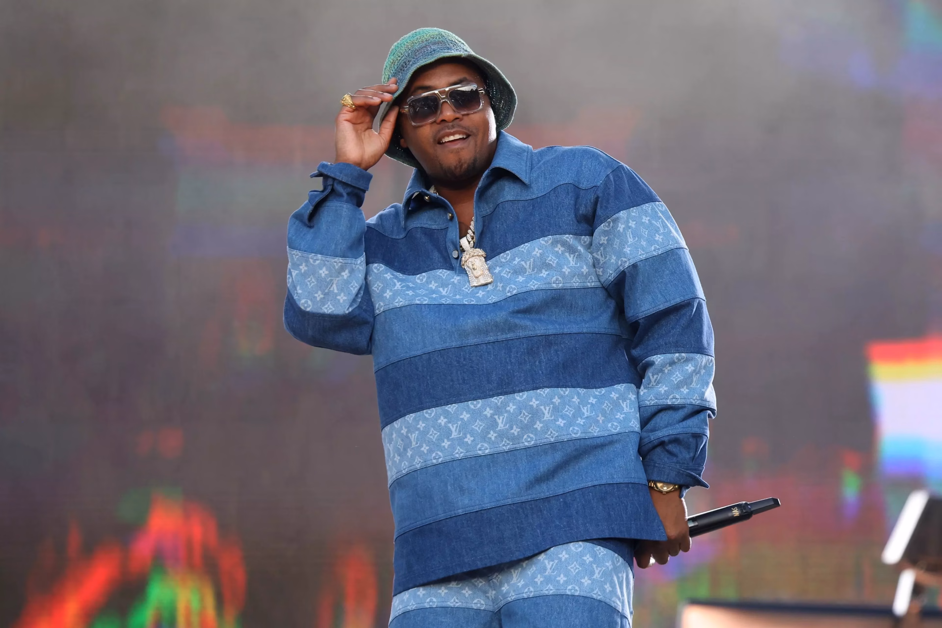 Nas performing at Roots Picnic 2024