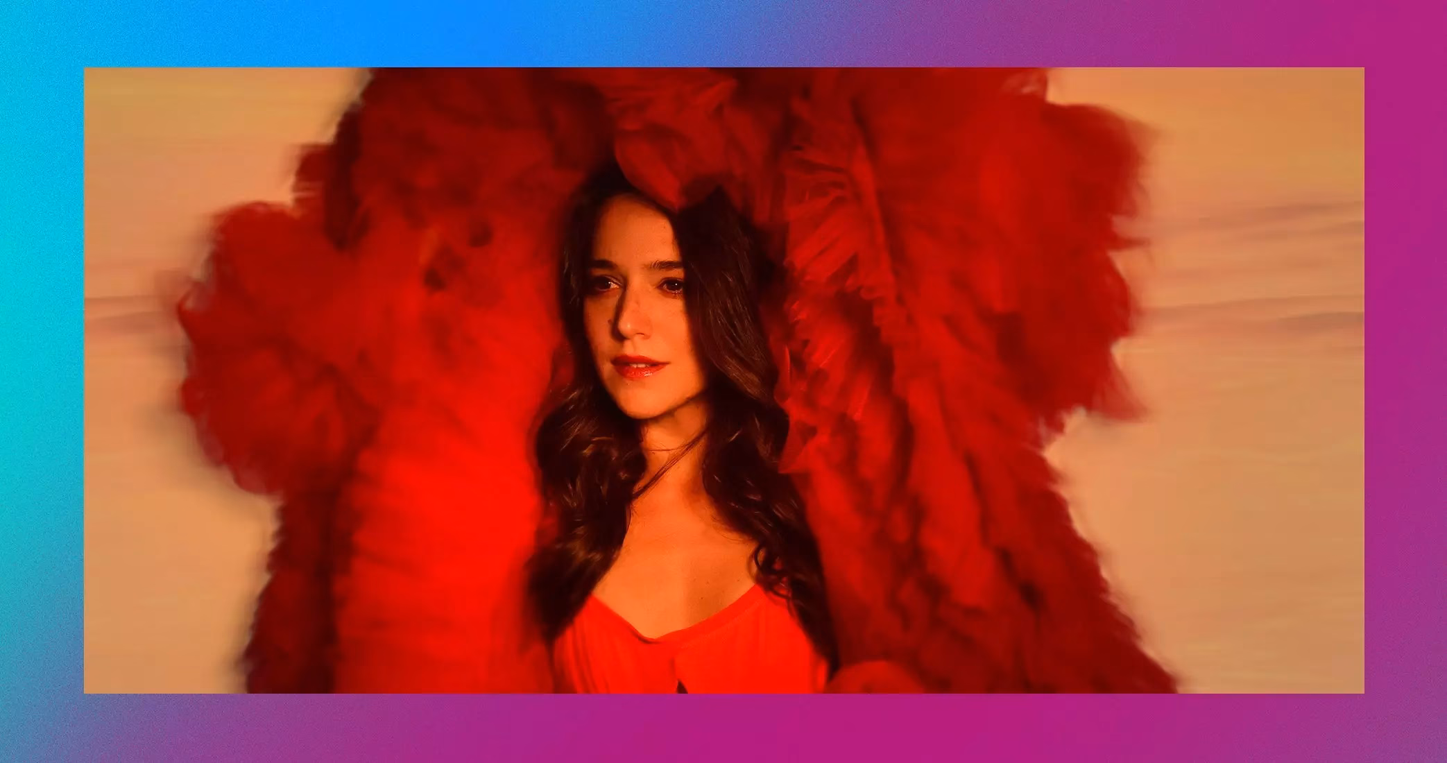 Positive Vibes Only: HAPPIE Exudes Vintage Jazz Vibes In Her Sparkling Performance Of “Hallelujah”