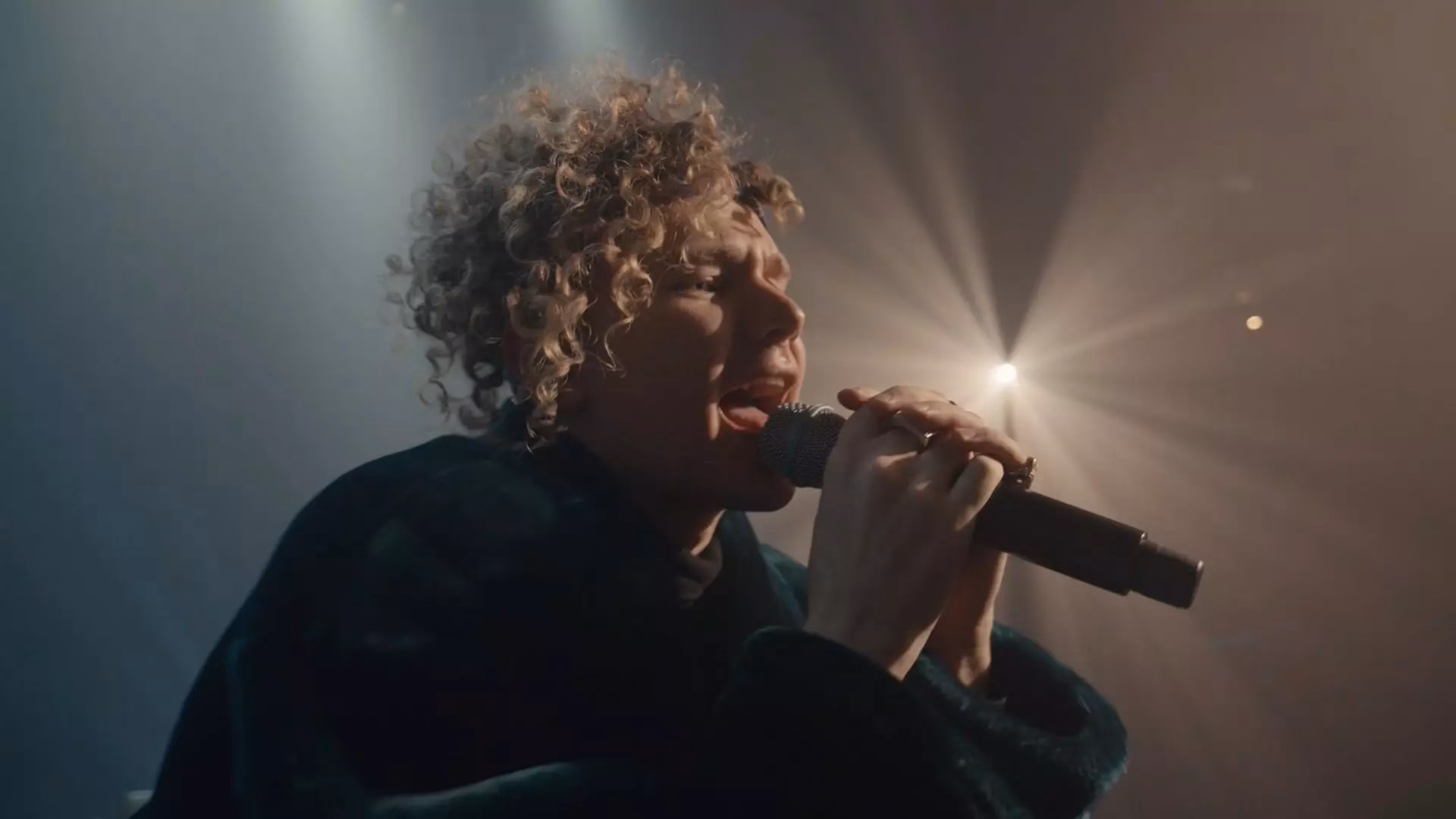Press Play At Home: Francesco Yates Delivers A Magnetic Performance Of His Aptly Named Single “Jimi”