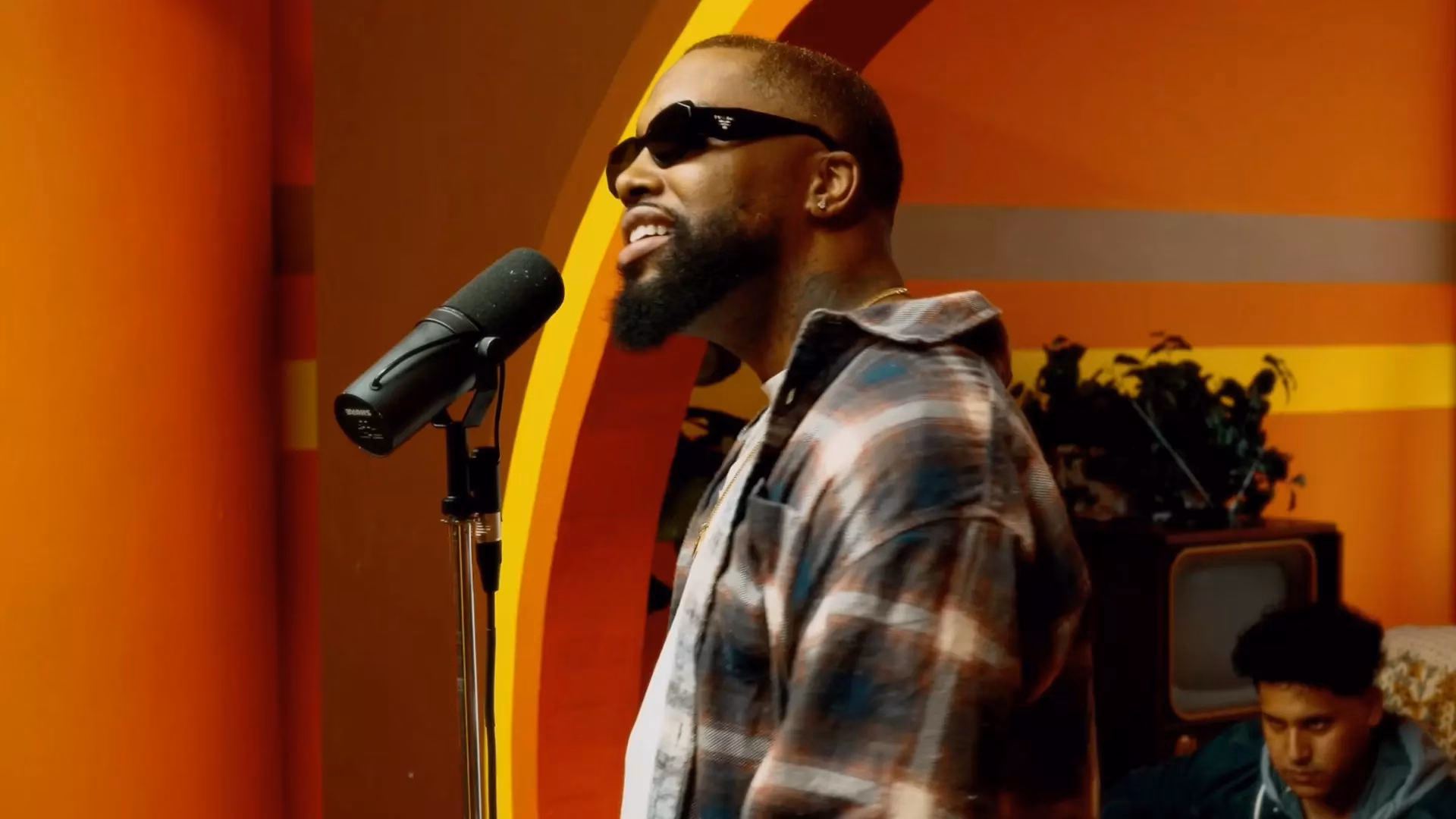 Press Play At Home: Kenyon Dixon Channels ’70s R&B With A Smooth, Stripped-Down Performance Of “Hard Way”