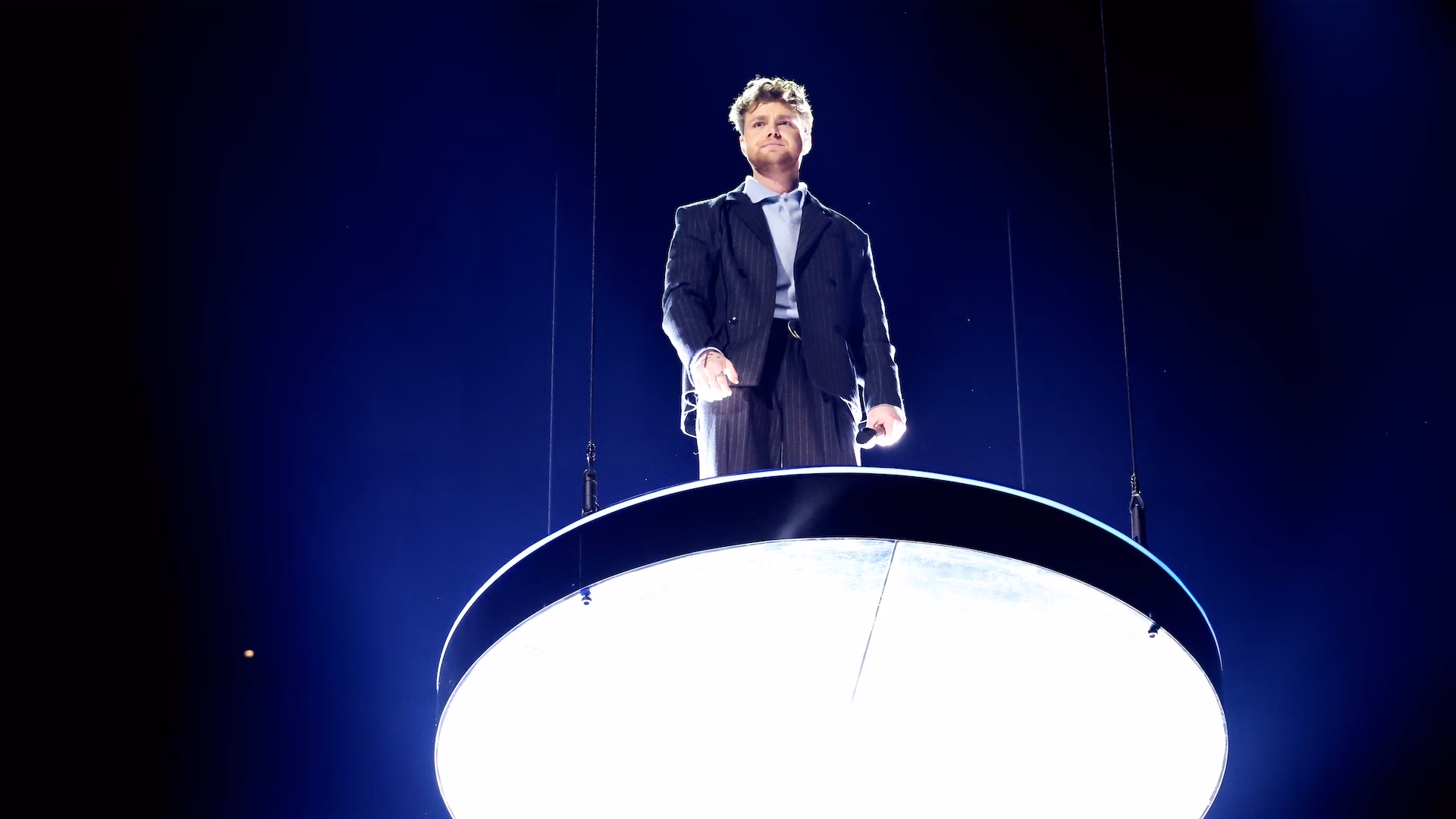 Watch Alex Warren Levitate On Orchestral Performance Of “Ordinary” | 2026 Grammys