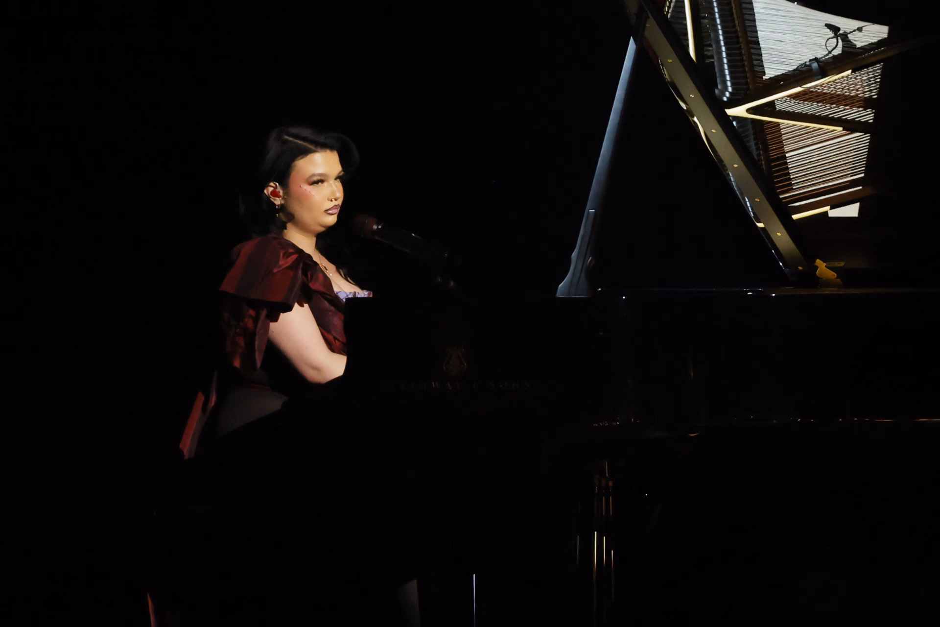 Watch Lola Young Perform A Stripped-Back Version Of “Messy” | 2026 Grammys