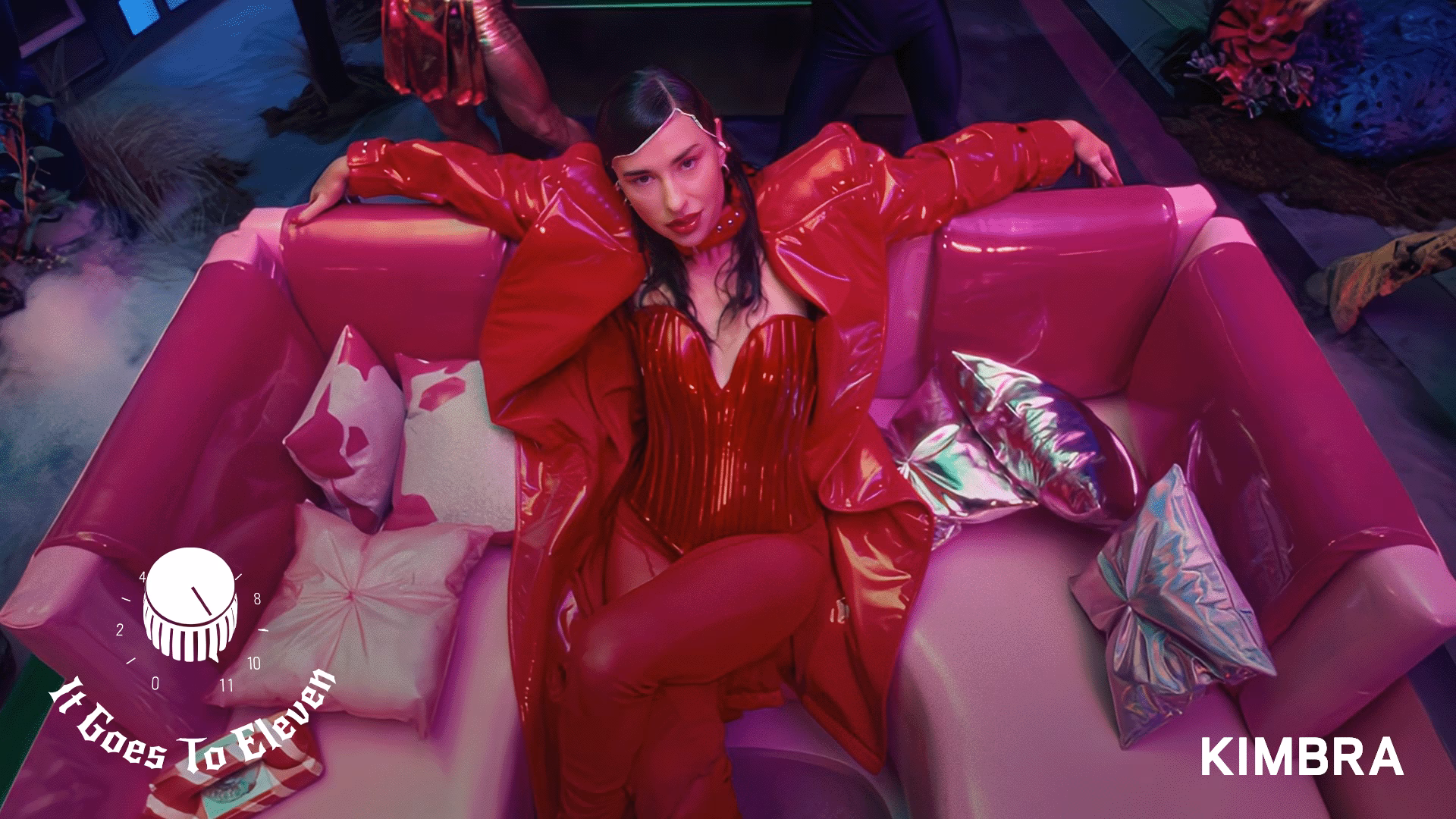 Kimbra Reveals Her “Unbelievable” Vocal Effect Equipment | It Goes To 11