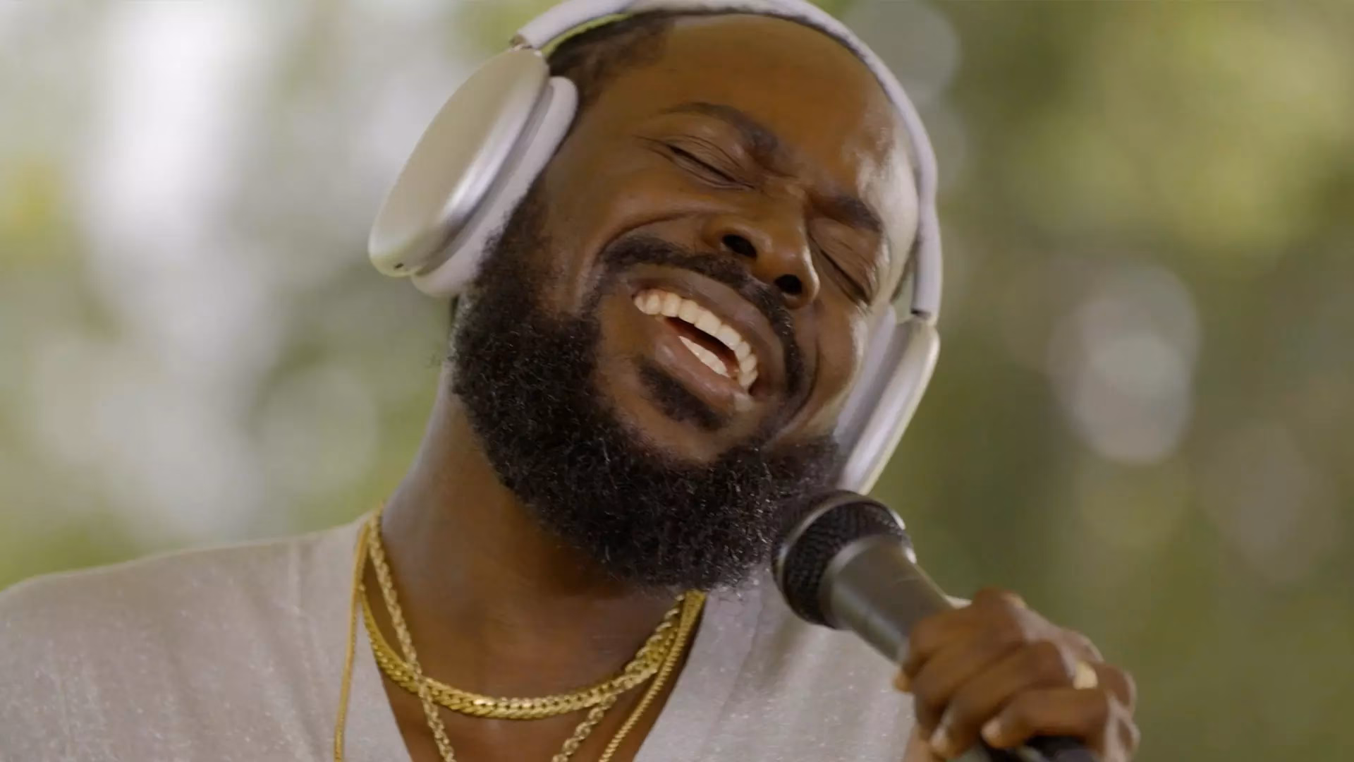 Reimagined At Home: Adekunle Gold Covers Coldplay’s “Yellow” In A Shimmering, Sun-Soaked Performance