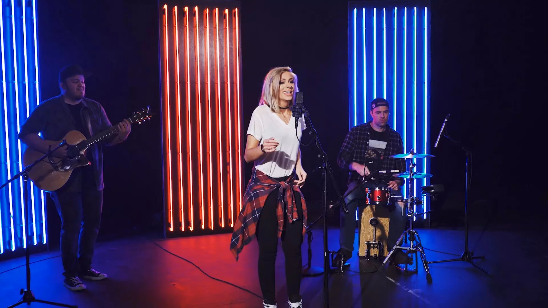 Amy Winehouse: YouTube star Andie Case covers “Rehab”