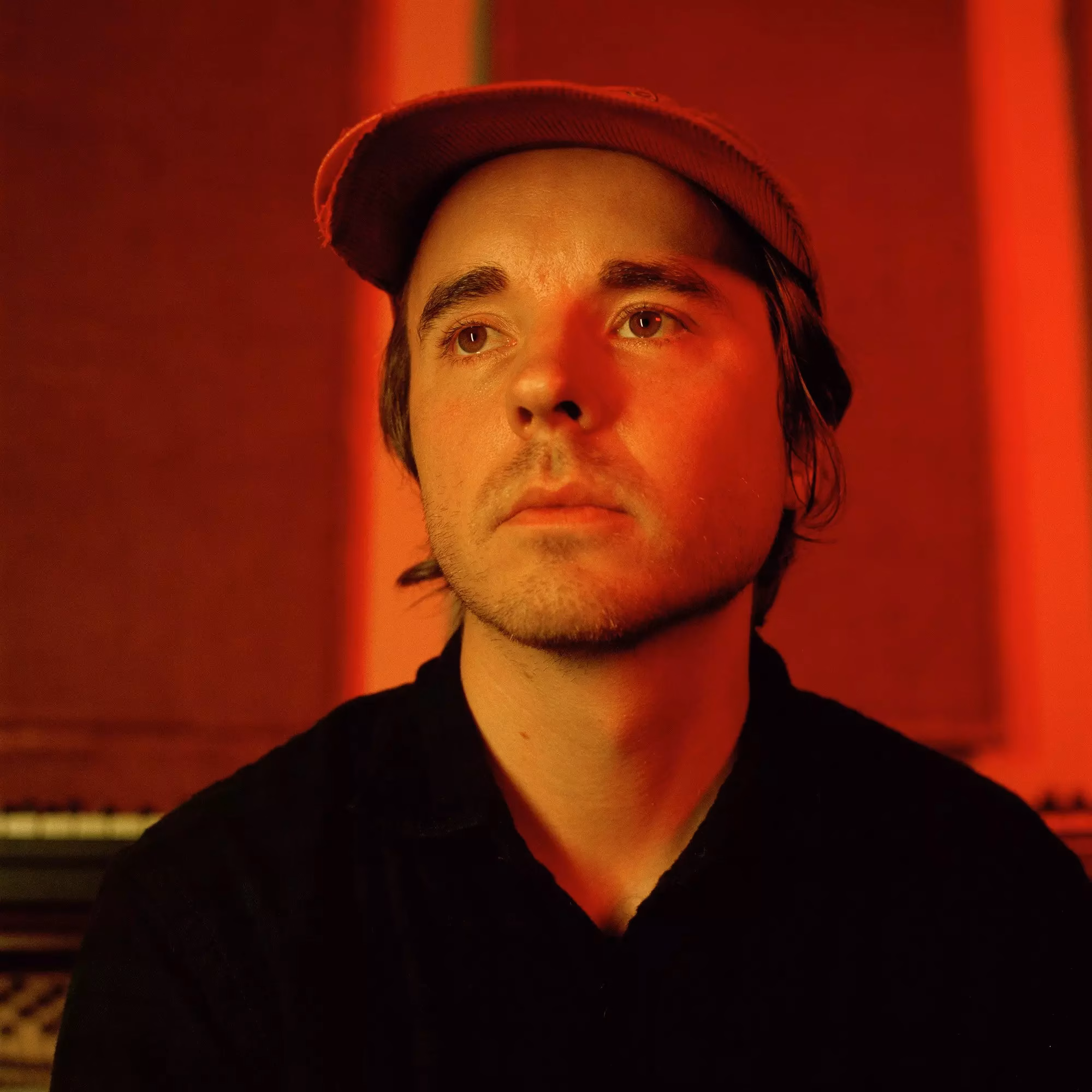 Andy Shauf On Anticlimactic Storytelling & ‘The Neon Skyline’: “Essentially It’s An Album About Nothing”