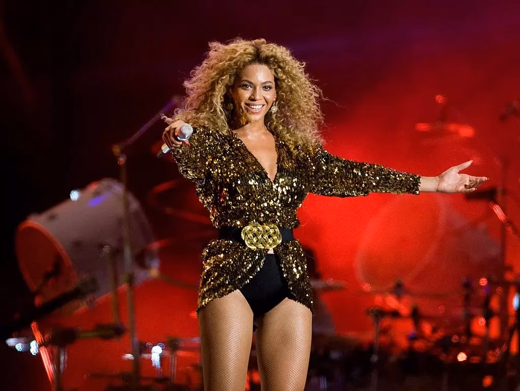 Beyoncé headlines Glastonbury 2011