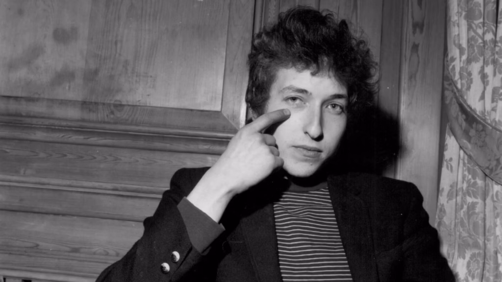 Bob Dylan in 1965 pointing to his eye