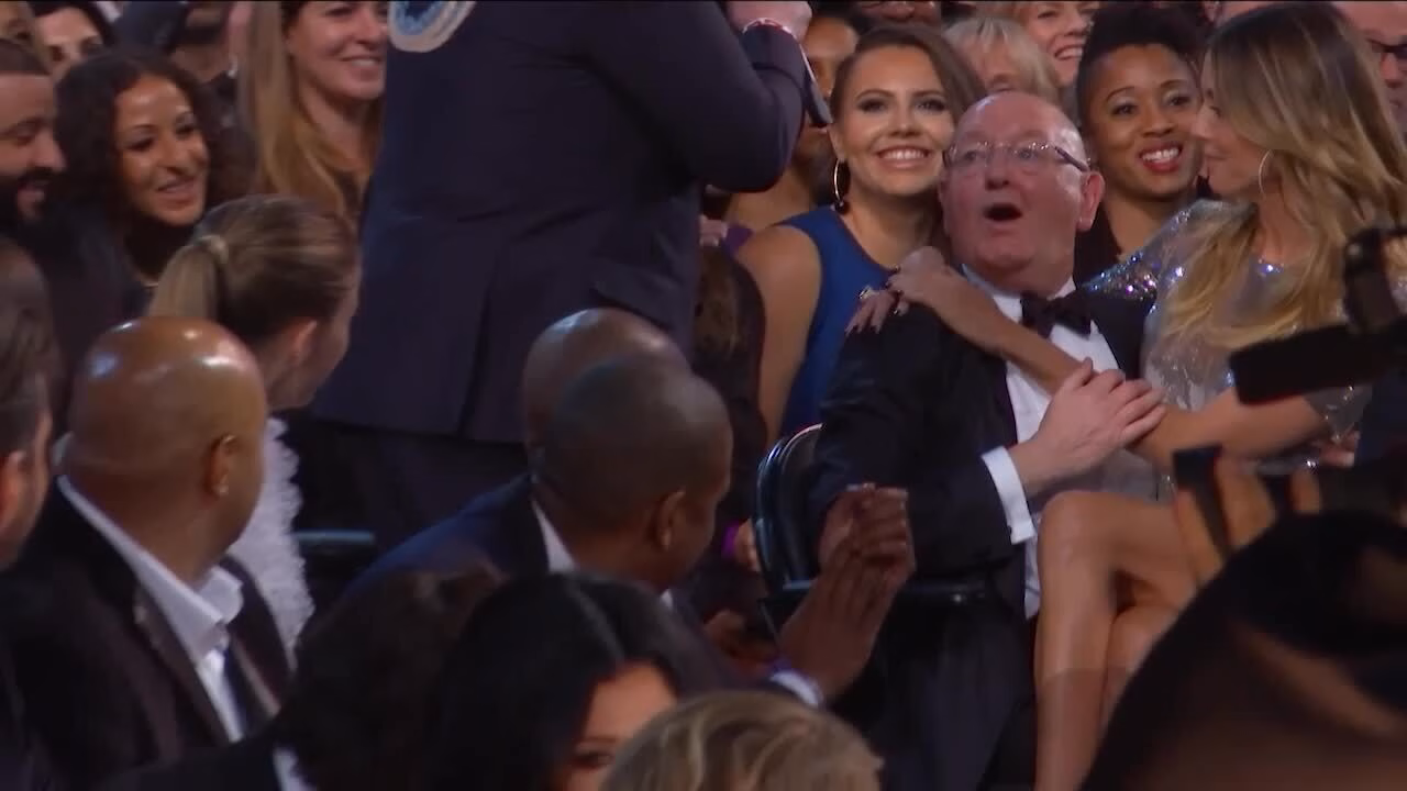 Heidi Klum With James Corden’s Dad: GRAMMY Audience Cam