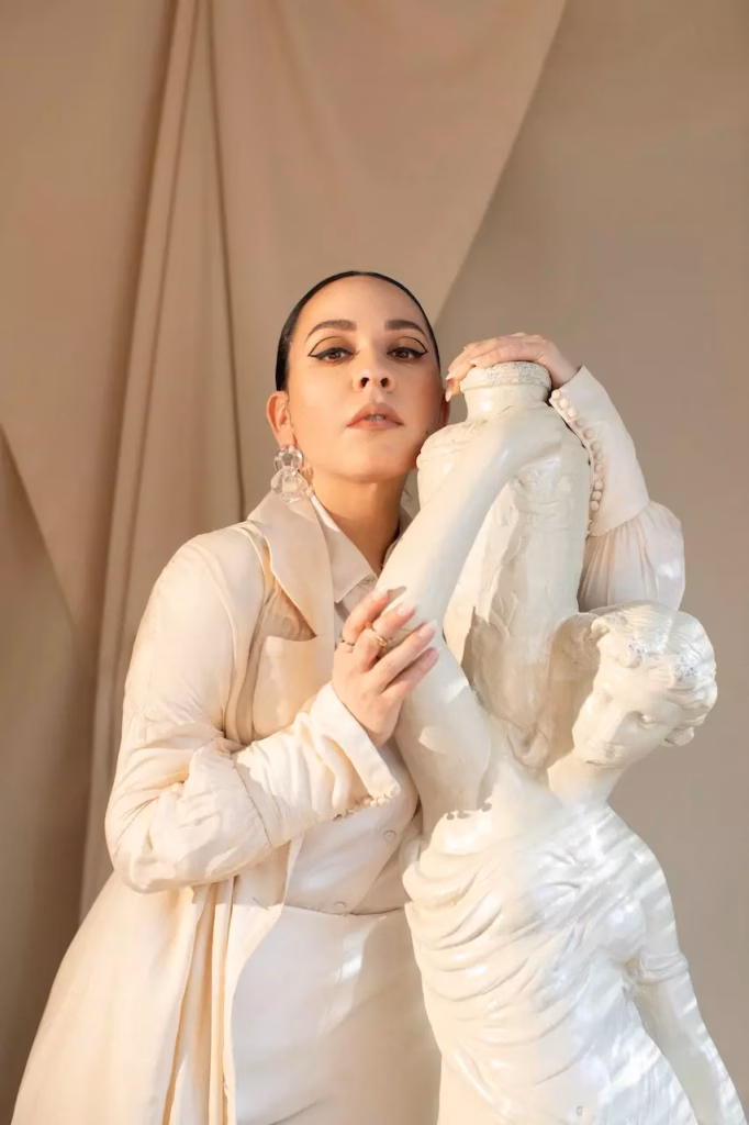Carla Morrison poses with statue