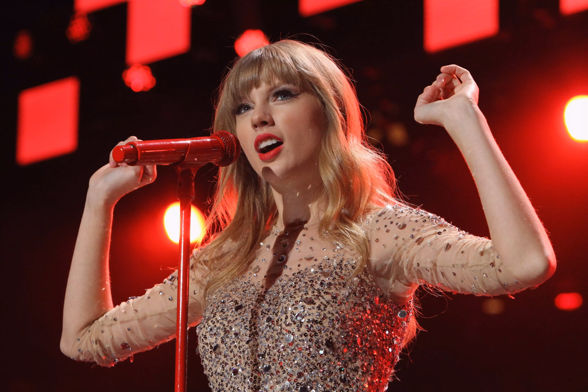 Taylor Swift photographed in 2012