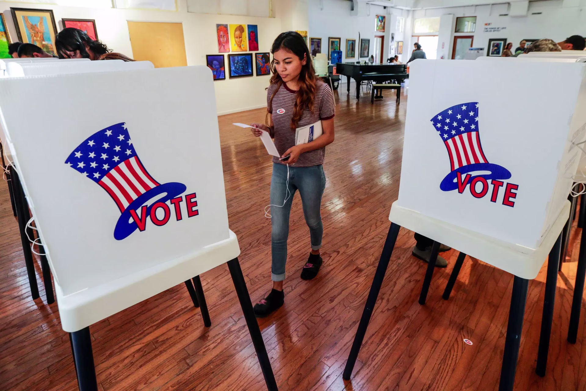 Linda Perry Leads Artists Rallying Millennials To Vote In Midterm Elections