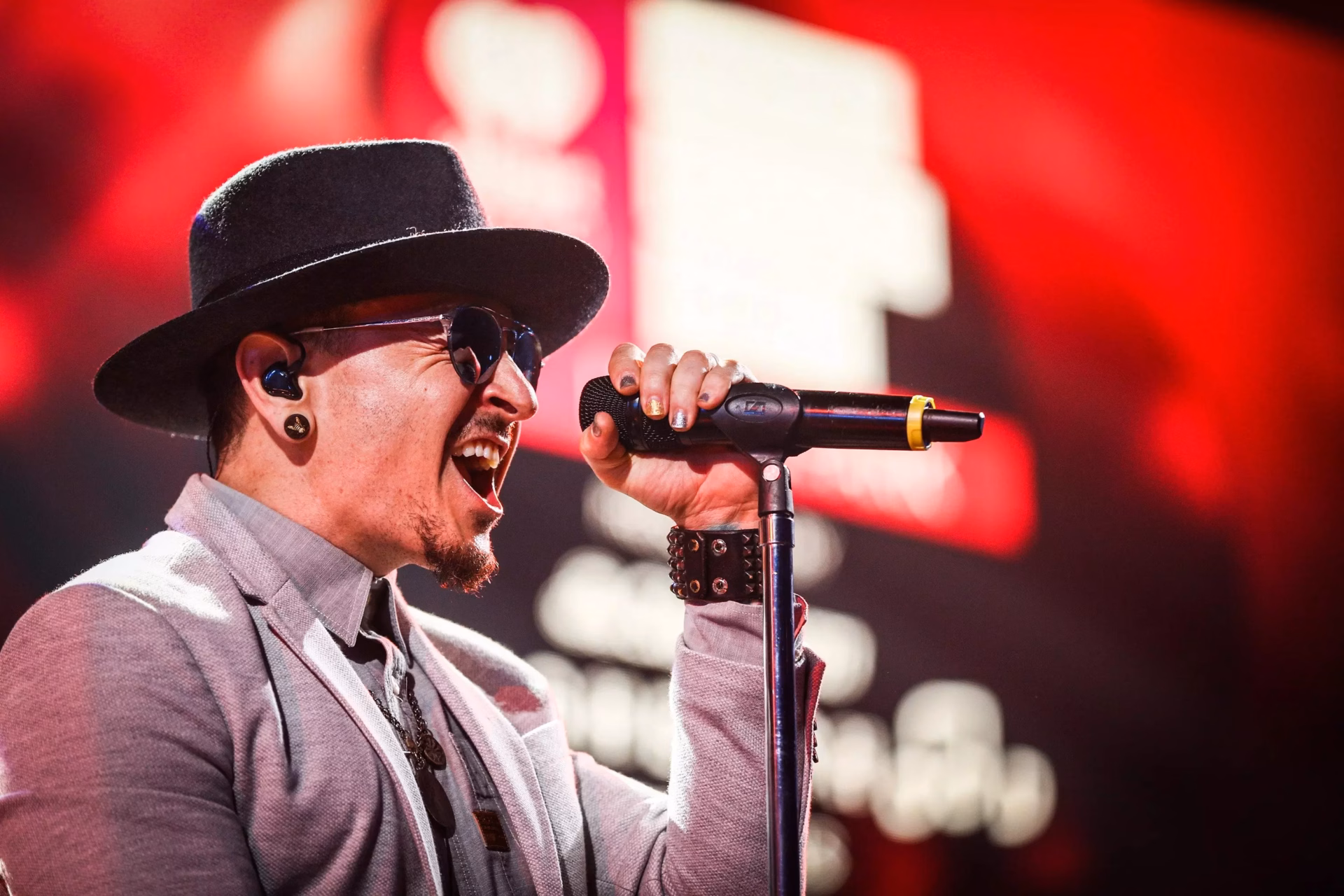 Linkin Park honor Chester Bennington with tribute page