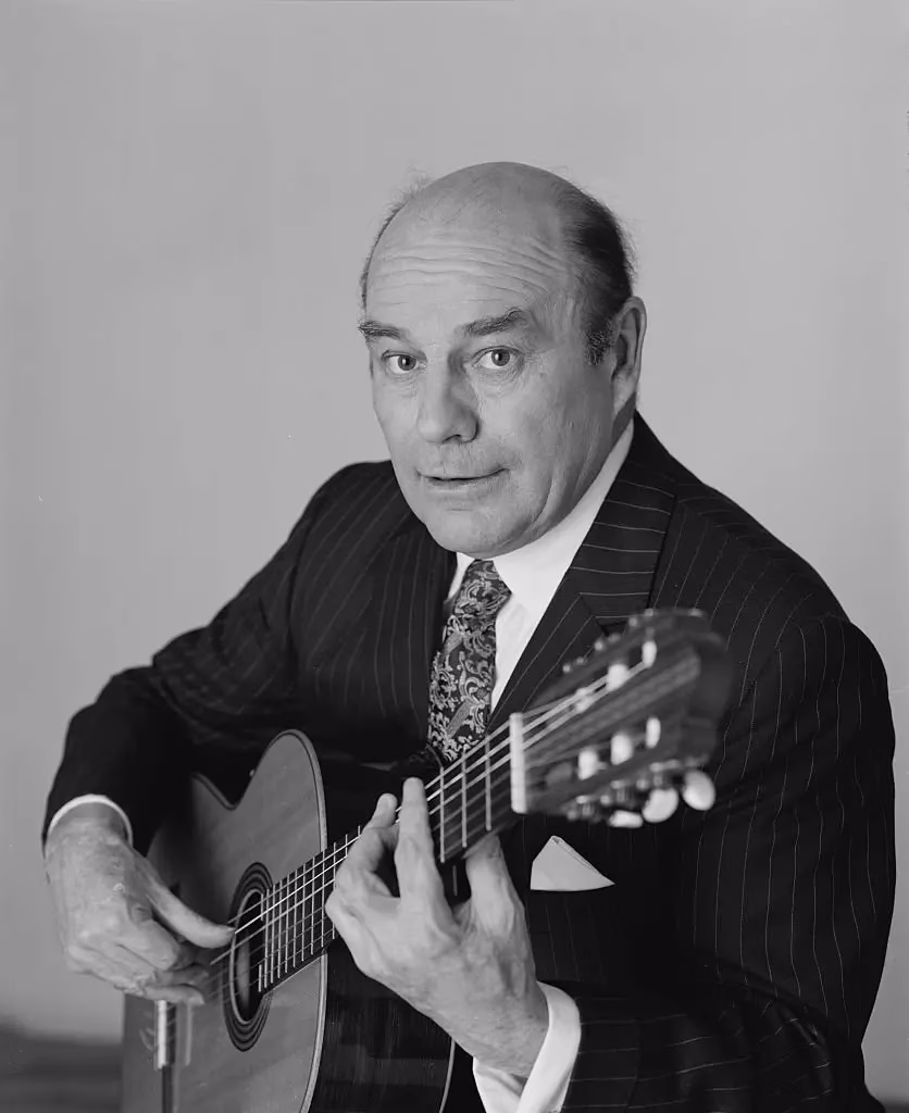 Julian Bream, GRAMMY-winning Classical Guitar & Lute Master, Dies At 87