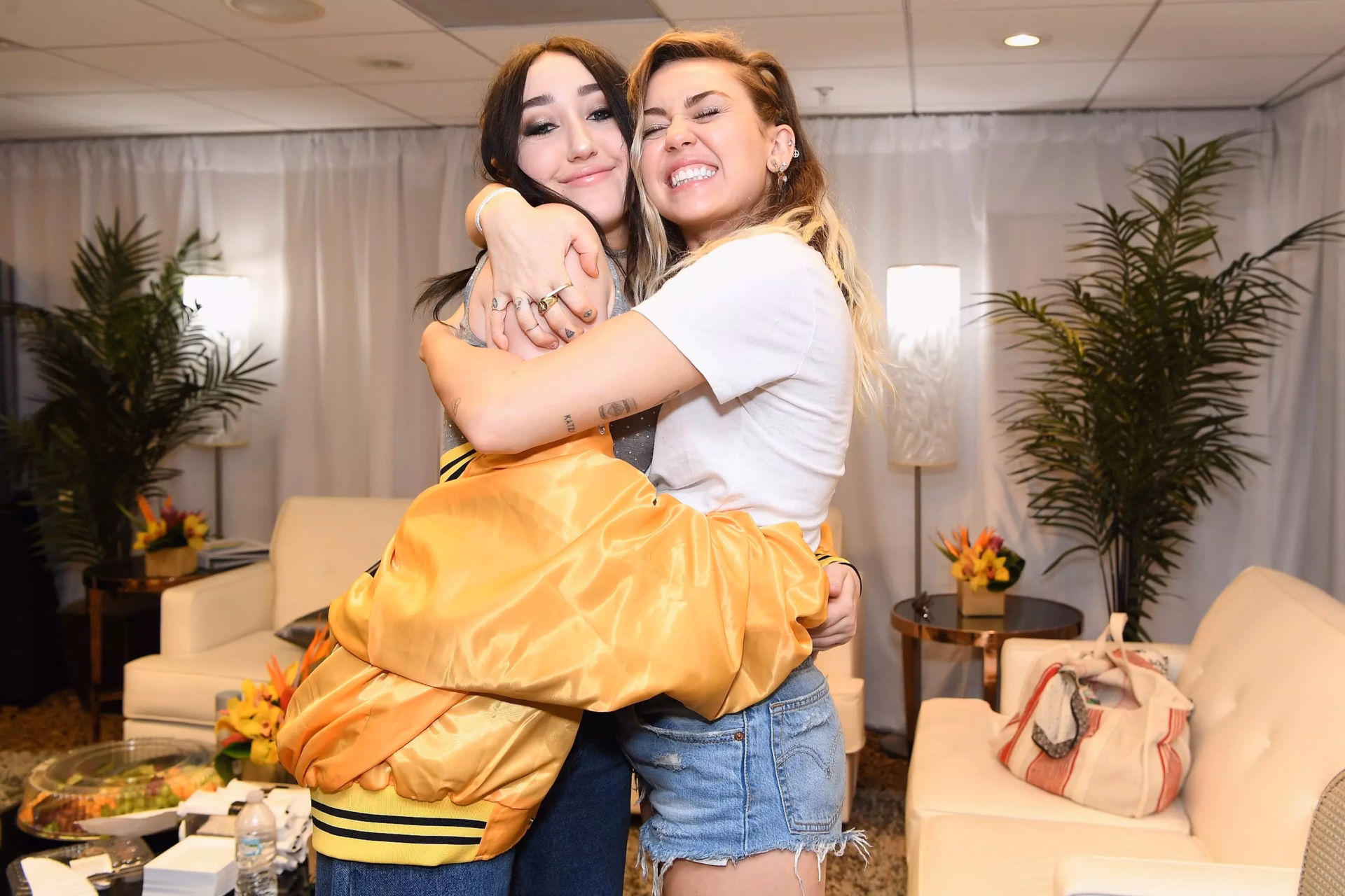 Miley Cyrus Hugs Sister Noah Cyrus