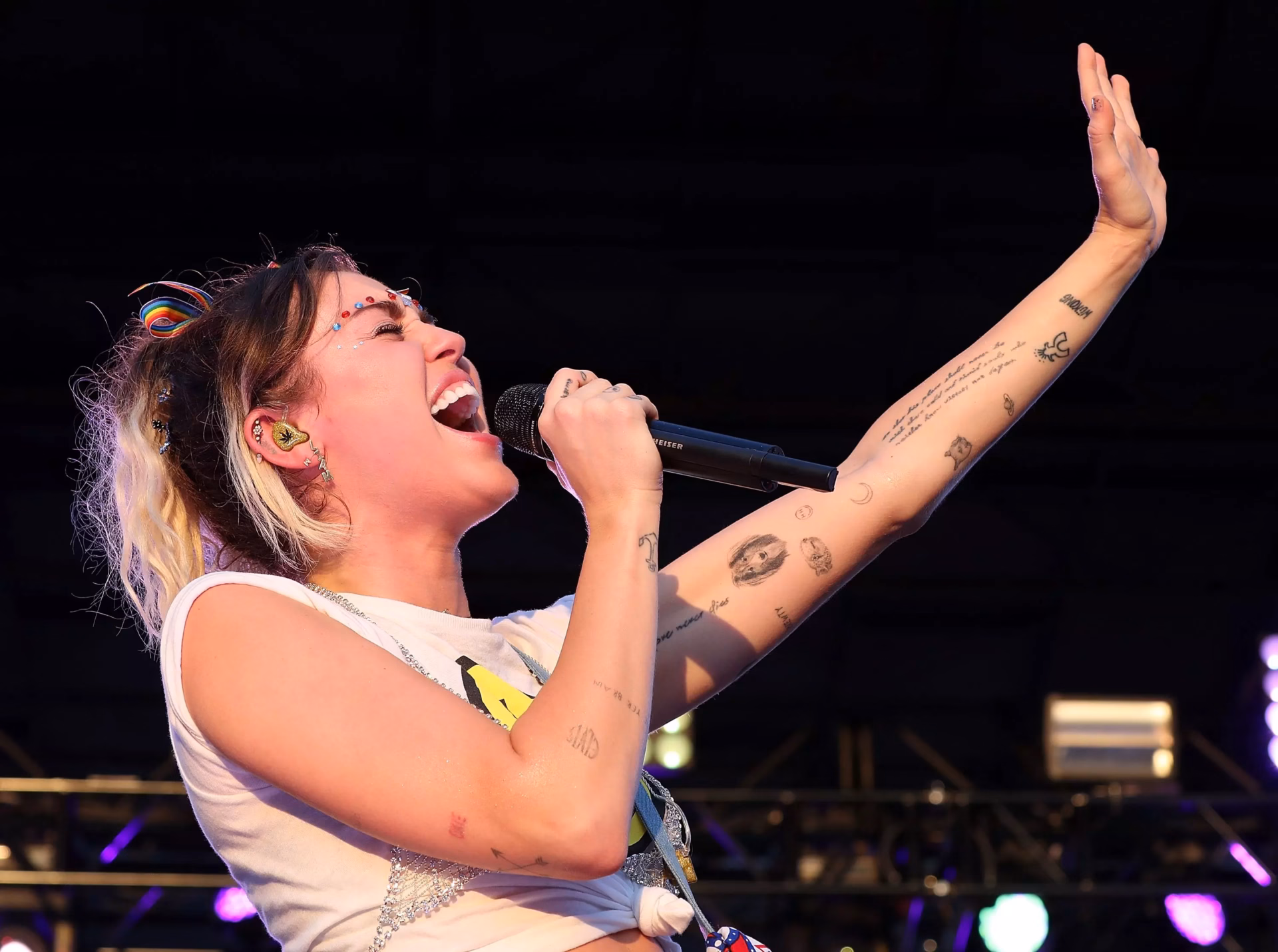 Miley Cyrus Announces New Album ‘Younger Now’