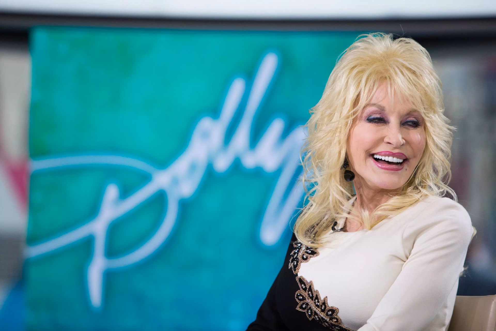 Dolly Parton, Linda Perry Team Up For ‘Dumplin” Film Soundtrack