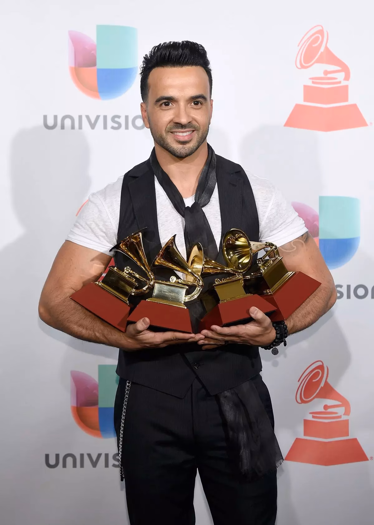 Luis Fonsi at the 18th Latin GRAMMY Awards