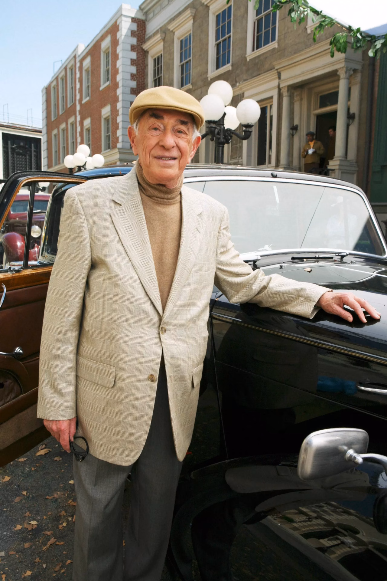 Shelley Berman on the set of 
