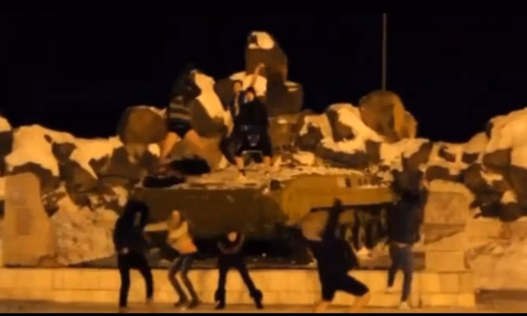 Dancers perform the Harlem Shake in Russia