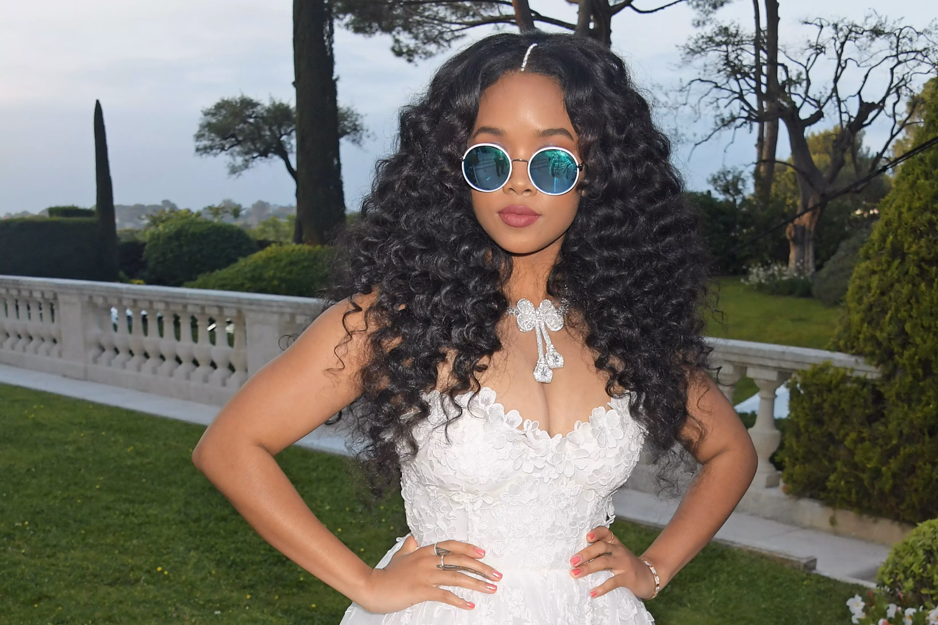 H.E.R. Debuts New Song “I Can’t Breathe” During iHeartRadio Living Room Concert Series