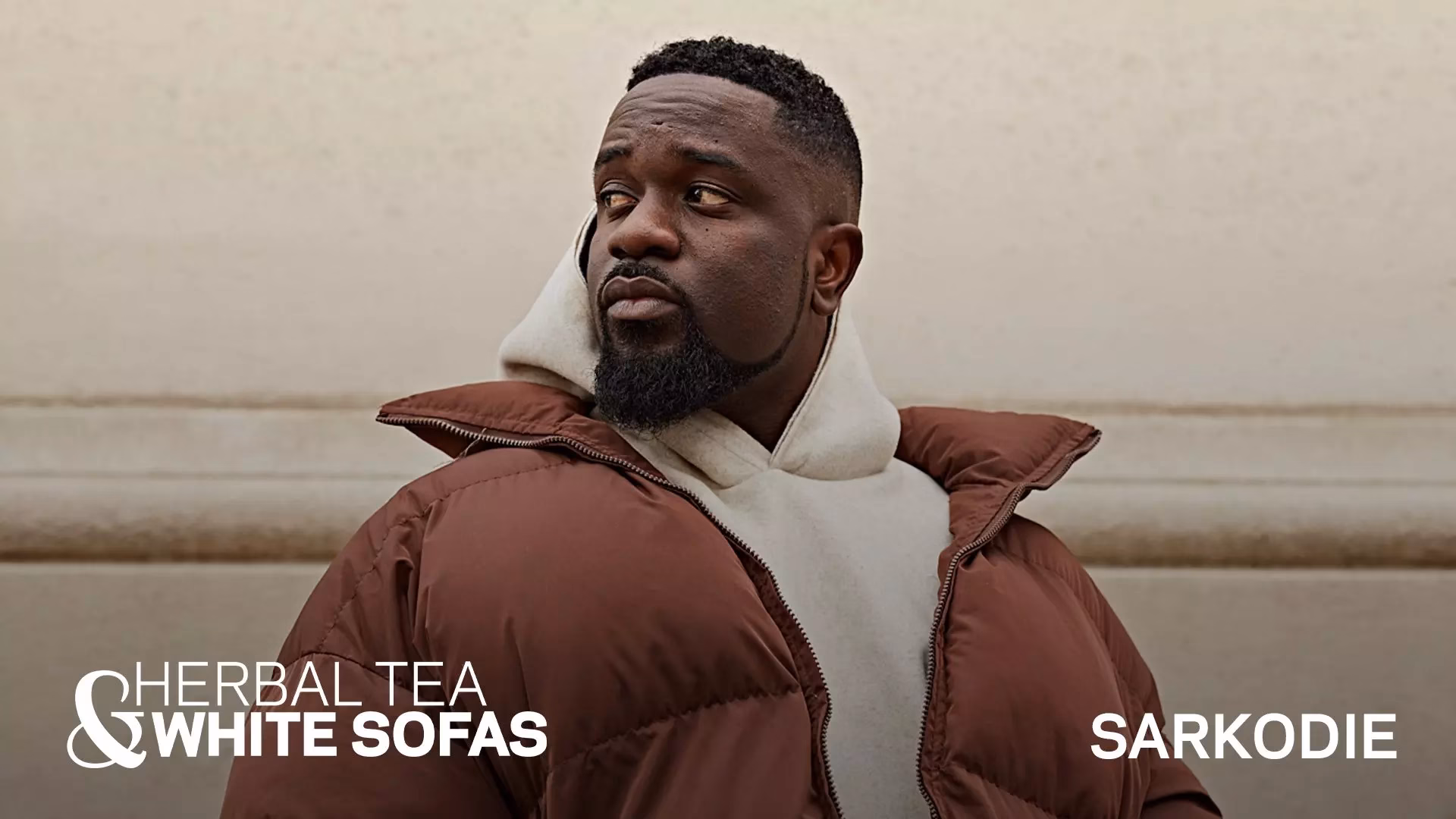 How Sarkodie Unwinds Backstage With Juice | Herbal Tea & White Sofas