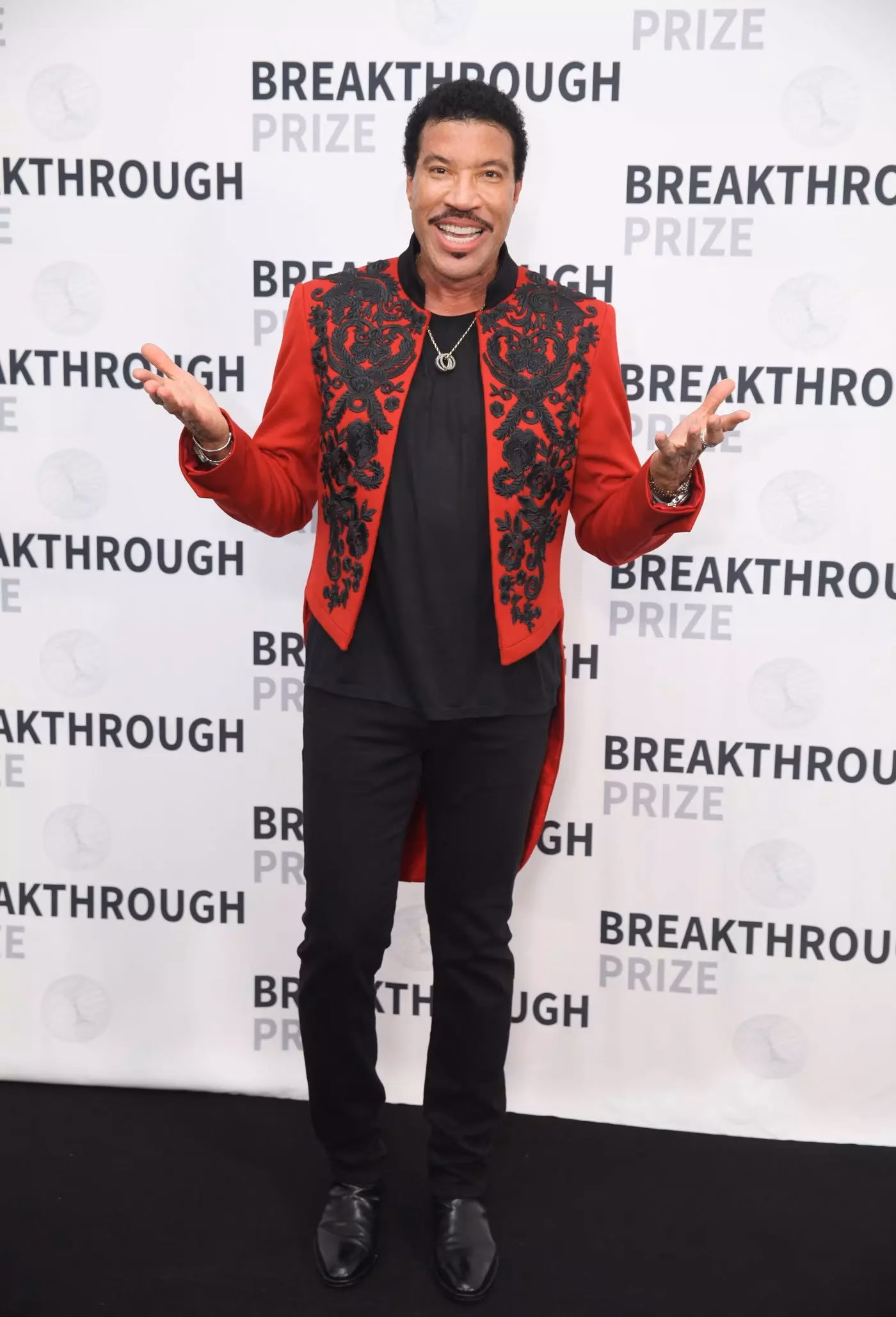 Lionel Richie Announces Summer Tour And ‘Live From Las Vegas’ Album