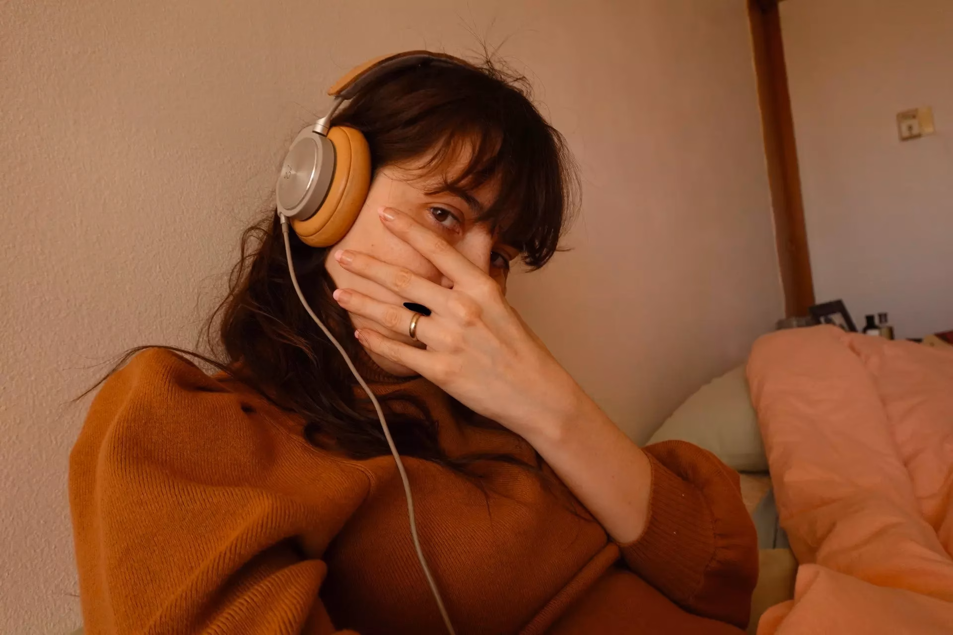 Quarantine Diaries: Le Butcherettes’ Teri Gender Bender Is Watching “Little Fires Everywhere” & Reading Simone De Beauvoir