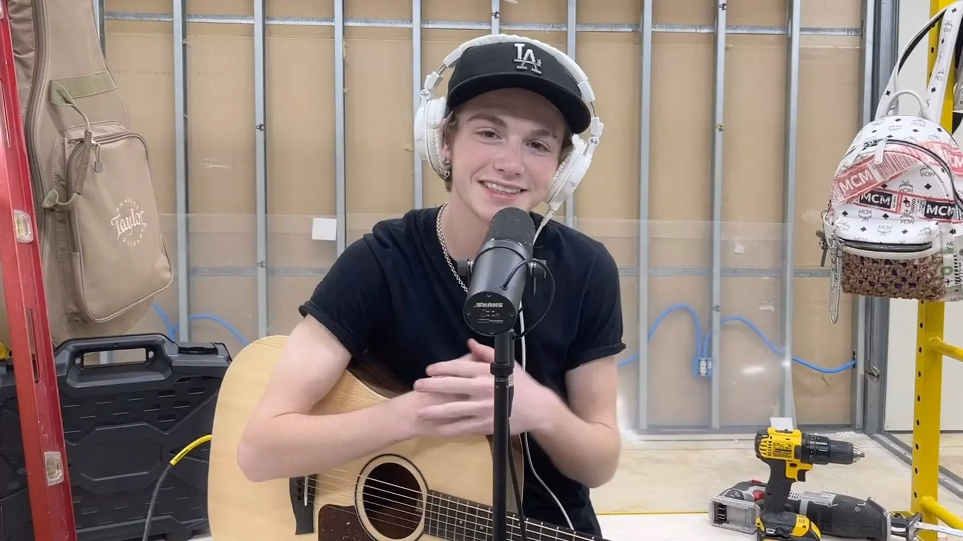 Press Play At Home: Watch payton Perform Intimate Acoustic Version Of “Drive Away”