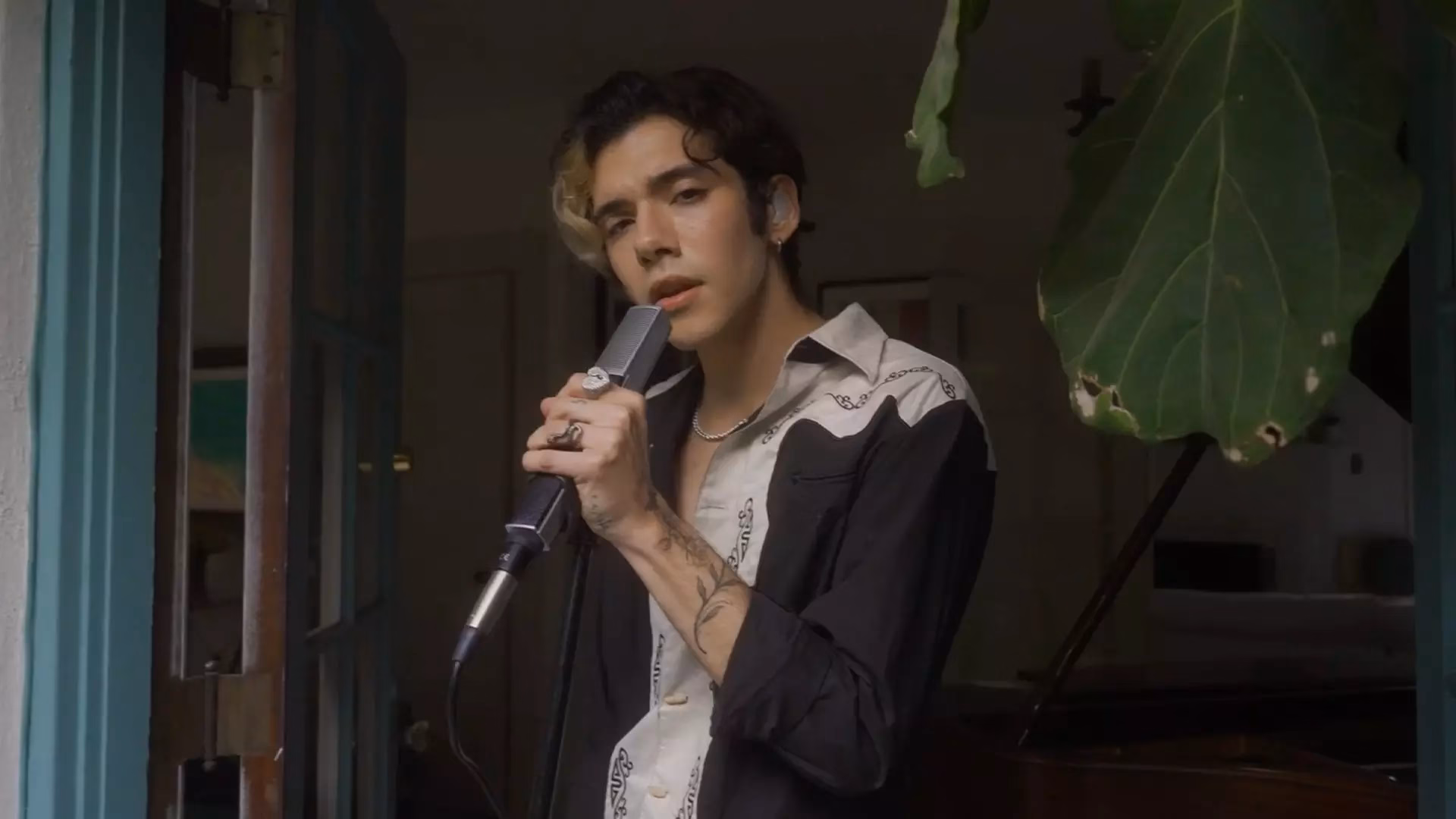 Press Play At Home: Watch Yoandri Set The Mood With His Emotionally Gripping “Gemini Amor” Performance