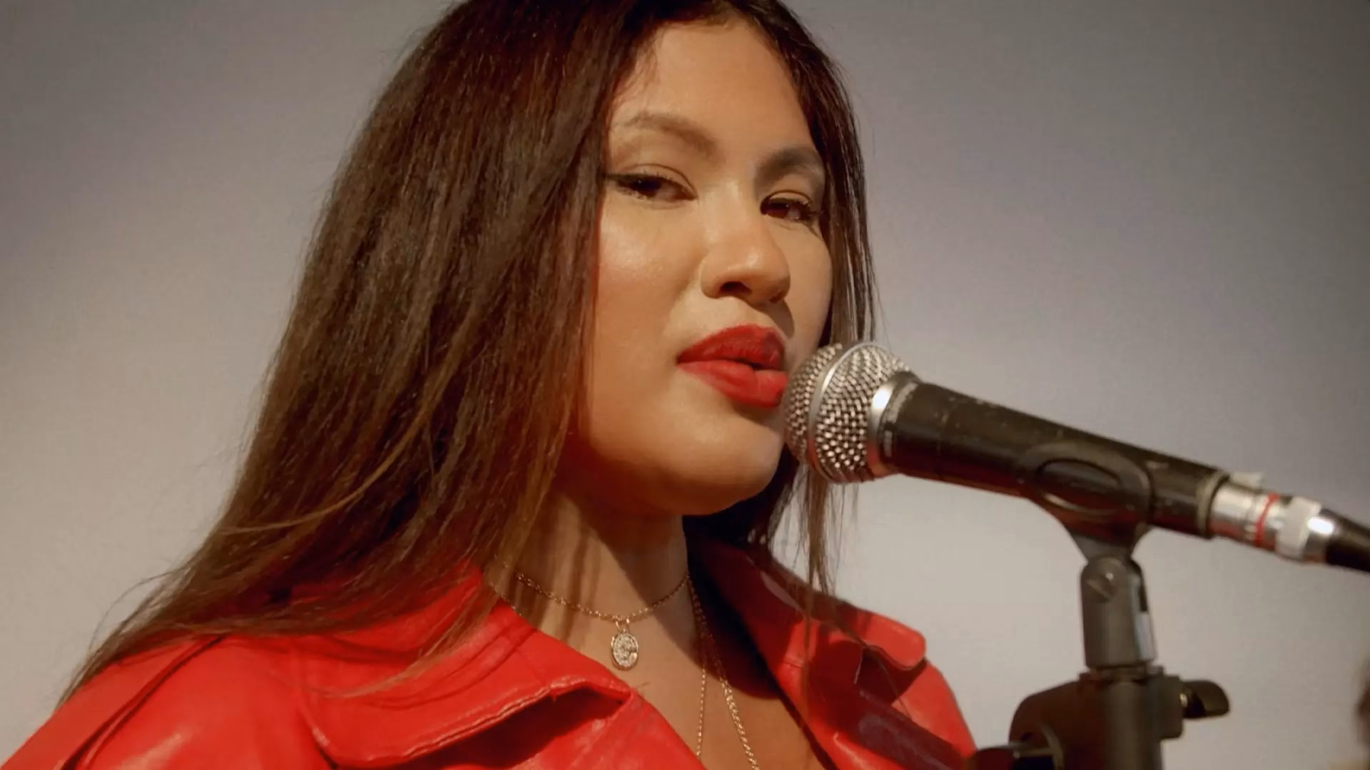 Press Play At Home: Flores Shows Shades Of Jazmine Sullivan & Frank Ocean In Stunning Performance Of “Mayahuel”
