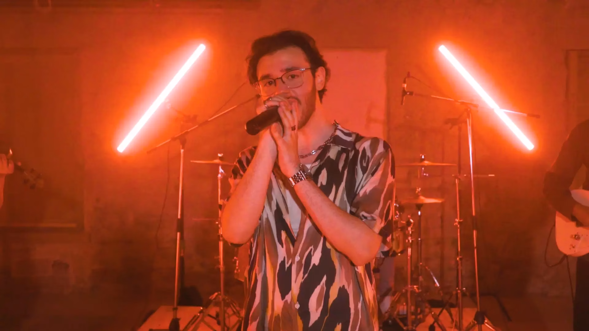 Press Play: Chris Grey Blends R&B, Rock And Classical For A Must-See Performance Of His Sensual Track “Seamless”