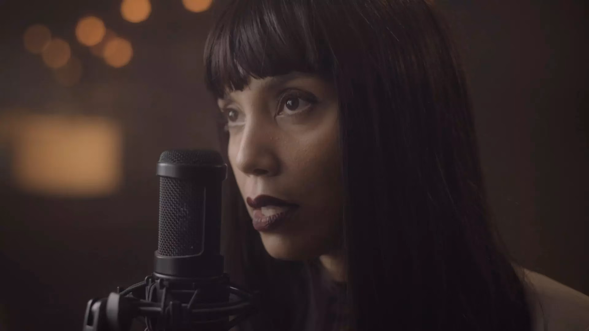 Press Play: Echlo Brings Candid Single “Puppeteer” To Life With Cinematic Performance