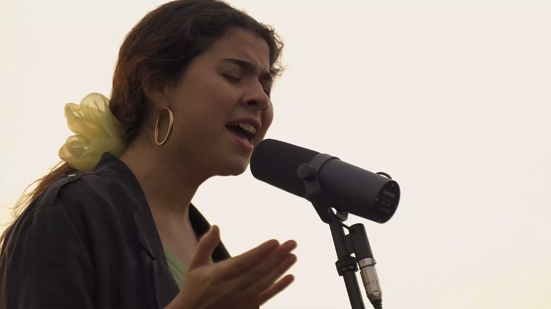 ReImagined At Home: Silvana Estrada Performs Moving Cover Of Jorge Drexler’s “Al Otro Lado Del Río”