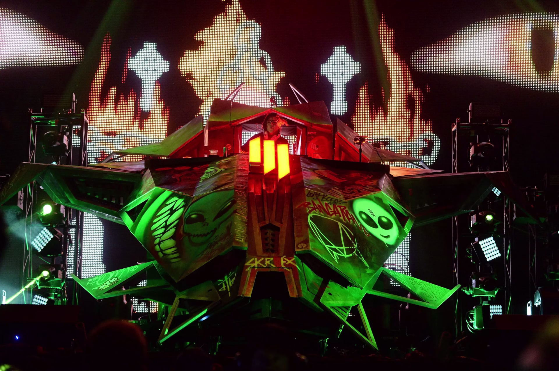 Steve Aoki, Skrillex, Avicii: How Do DJs Incorporate Visuals Into Their Sets?